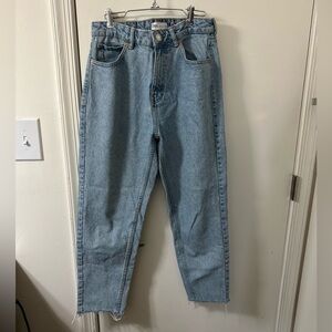 Zara High-Waisted Mom Jeans - Light Wash (Size 6)